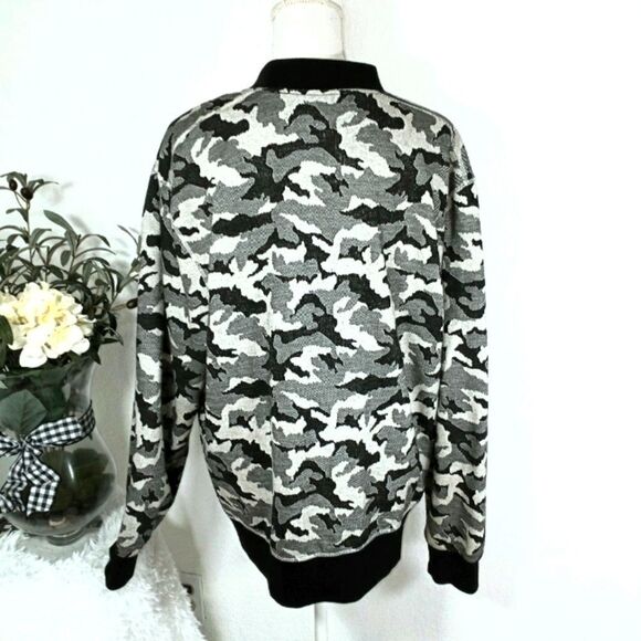 SOVEREIGN CODES CAMO BOMBER JACKET SZ.L EUC - Picture 3 of 5